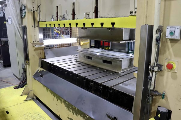 300 Ton, Sutherland #SD3-300-84-48-C, Hydraulic Press, 18" Stroke, 30" Daylight, 12" Shut Height, 440 V., AB - Image 5