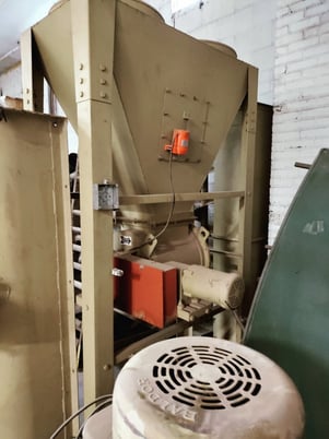 7600 cfm Murphy-Rodgers #MRZ-17, 6-Bag Dust Collection System, 2006 - Image 1