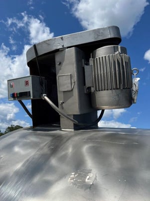 4000 gallon Stainless Steel mix tank, side bottom entering agitator, dish top & bottom, mounted on legs - Image 3