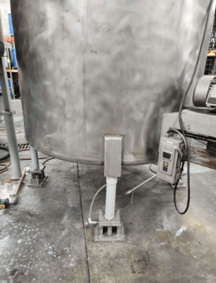 4000 gallon Stainless Steel mix tank, side bottom entering agitator, dish top & bottom, mounted on legs - Image 10