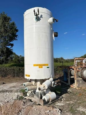 2155 gallons, FES, vertical ammonia recirculator, 60" diameter x 196" L capacity, 150 psi @ 650&deg;F, 1995 - Image 2