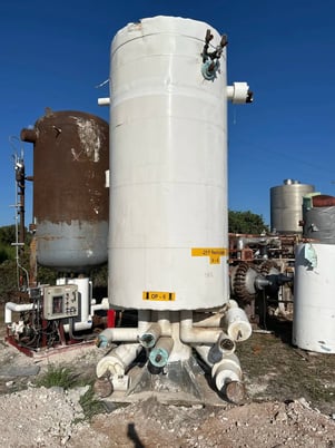 2155 gallons, FES, vertical ammonia recirculator, 60" diameter x 196" L capacity, 150 psi @ 650&deg;F, 1995 - Image 3