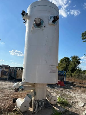 2155 gallons, FES, vertical ammonia recirculator, 60" diameter x 196" L capacity, 150 psi @ 650&deg;F, 1995 - Image 8