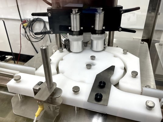 Filamatic #Pro-Line-Econofil, bottler w/ labeler & accumulation table, compressor included - Image 5