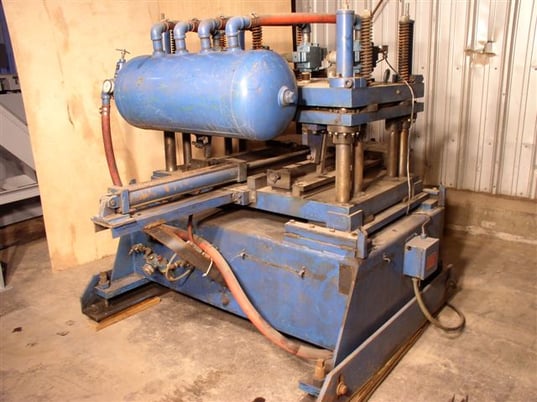 16 Stand, Bradbury, 37" roll space, gear driven, 3" shafts, 40 HP variable speed, 0-95 FPM, coil reel - Image 2