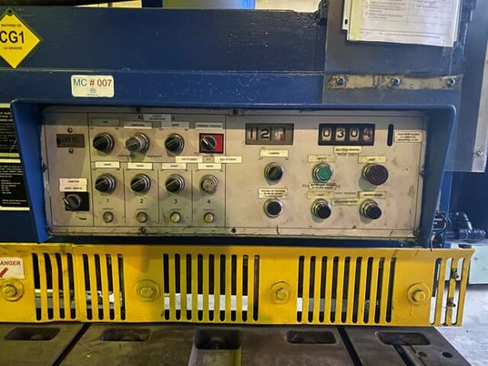 1/4" x 12' Cincinnati, power squaring shear, power Back Gauge, 12' squaring arm, adj rake, adj gap - Image 5