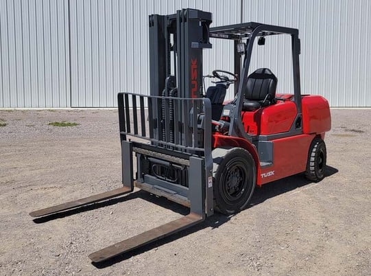 8500 lb. Tusk #1000PD-8, forklift, 120" lift height, Komatsu diesel engine, solid tires, 3 mast stages, 2004 - Image 1