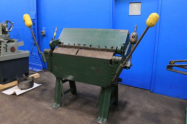 12 gauge x 3' Dries & Krump Chicago #L30, finger box & pan brake, counterbalances - Image 2