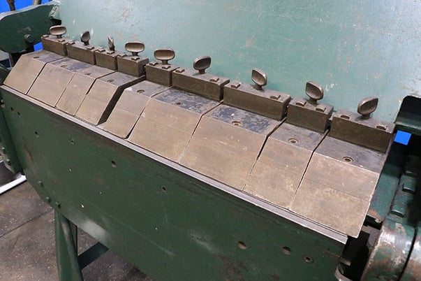 12 gauge x 3' Dries & Krump Chicago #L30, finger box & pan brake, counterbalances - Image 4