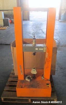 Lloyd Instruments #6000R, Twin Column Material Tester, grippers and 30Kn, (2)10Kn, (2)2500N, 100N, load - Image 2