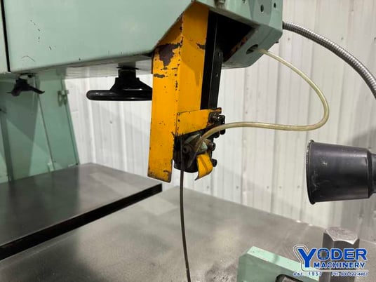 40" x 12" W.F. Wells #V4012, vertical band saw, 29" x27" table area, 4 speed transmission - Image 3