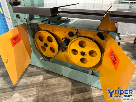 40" x 12" W.F. Wells #V4012, vertical band saw, 29" x27" table area, 4 speed transmission - Image 8