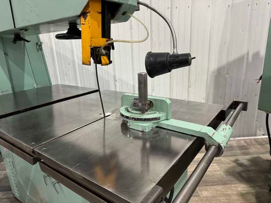 40" x 12" W.F. Wells #V4012, vertical band saw, 29" x27" table area, 4 speed transmission - Image 10