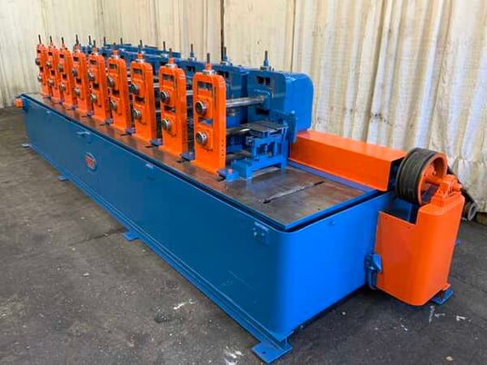 9 Stand, Yoder #M-2, rollformer, 2" spindle diameter, 15" roll space, entry guide, 20 HP - Image 1