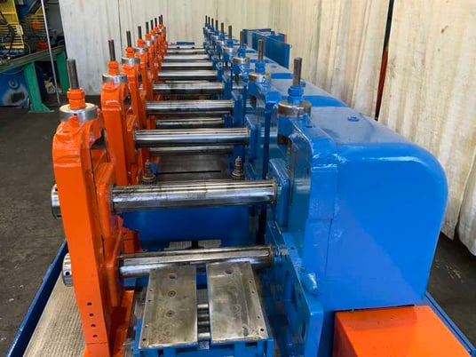 9 Stand, Yoder #M-2, rollformer, 2" spindle diameter, 15" roll space, entry guide, 20 HP - Image 3