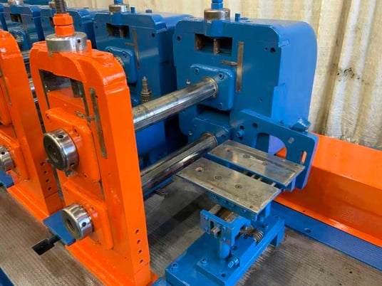 9 Stand, Yoder #M-2, rollformer, 2" spindle diameter, 15" roll space, entry guide, 20 HP - Image 4