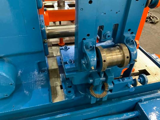 9 Stand, Yoder #M-2, rollformer, 2" spindle diameter, 15" roll space, entry guide, 20 HP - Image 9