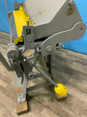16 gauge x 6' Chicago Dreis & Krump, apron brake, 37" bending height, manual clamping - Image 5