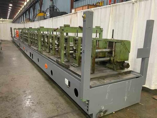 28 Stand, Yoder #M3, rafted rollformer, 3" spindle diameter, 18" roll space, equal geared, 1995 - Image 1