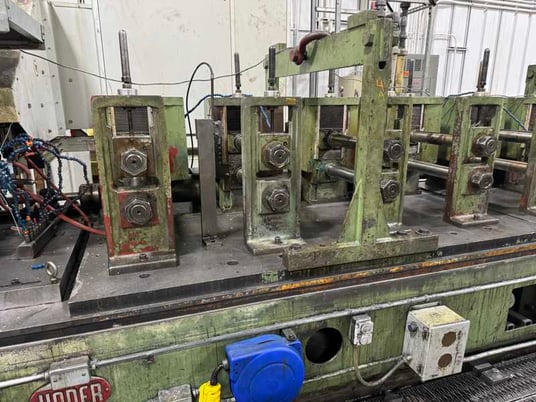 28 Stand, Yoder #M3, rafted rollformer, 3" spindle diameter, 18" roll space, equal geared, 1995 - Image 9