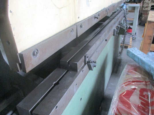 80 Ton, Loire, hydraulic press brake w/ dies, 10' overall - Image 8