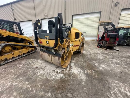 Caterpillar CB34B, Compactor, 5747 hours, S/N: XB400107, 2015 - Image 3