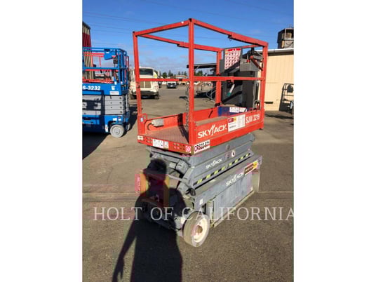 Skyjack, Inc. SCISSOR 19, Lift Scissor, 910 hours, S/N: 22076108, 2015 - Image 1