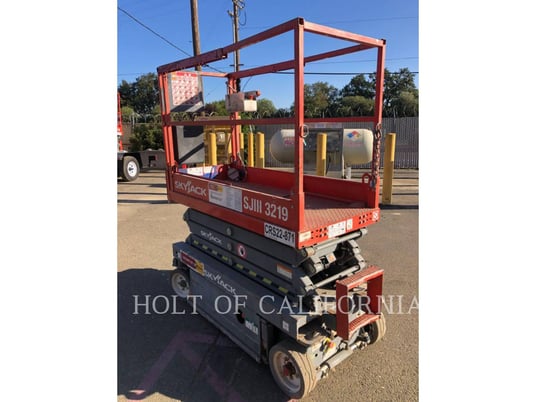 Skyjack, Inc. SCISSOR 19, Lift Scissor, 910 hours, S/N: 22076108, 2015 - Image 2
