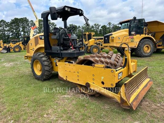 Caterpillar CP44B, Vibratory Single Drum Pad, 1605 hours, S/N: 4P400229, 2017 - Image 2