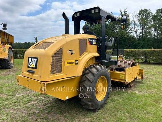 Caterpillar CP44B, Vibratory Single Drum Pad, 1605 hours, S/N: 4P400229, 2017 - Image 3