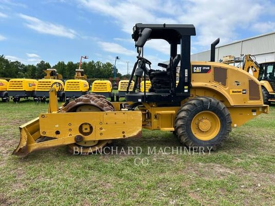Caterpillar CP44B, Vibratory Single Drum Pad, 1605 hours, S/N: 4P400229, 2017 - Image 5