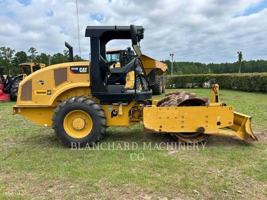Caterpillar CP44B, Vibratory Single Drum Pad, 1605 hours, S/N: 4P400229, 2017 - Image 6