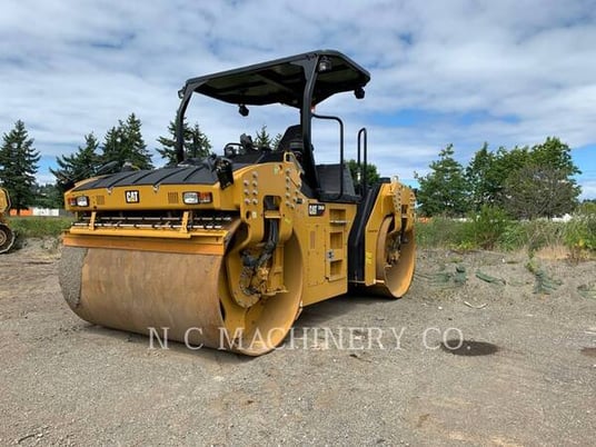 Caterpillar CB66B, Asphalt Paver, 660 hours, S/N: B6600310, 2018 - Image 1