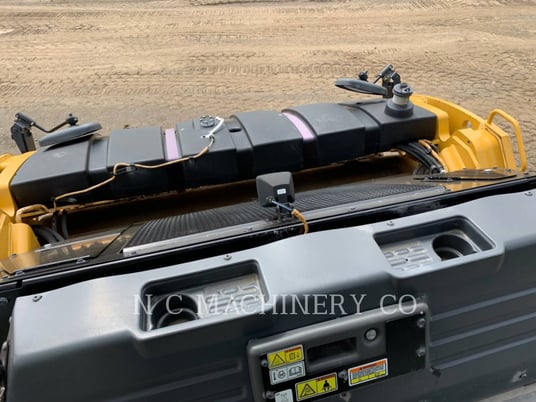 Caterpillar CB66B, Asphalt Paver, 660 hours, S/N: B6600310, 2018 - Image 7