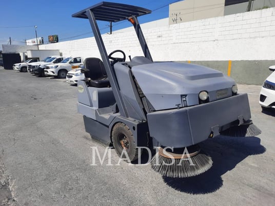 Advance (Nilfisk) SW8000 DG, Road Broom, 1006 hours, S/N: 1000068431, 2018 - Image 2