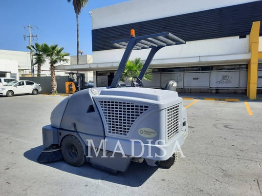 Advance (Nilfisk) SW8000 DG, Road Broom, 1006 hours, S/N: 1000068431, 2018 - Image 4