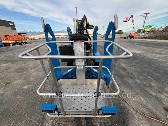Genie Industries TZ50, Articulated Boom Lift, 100 hours, S/N: TZ50F-5169, 2022 - Image 7