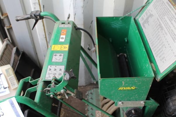 Ryan Mataway Professional Grade Overseeder - Image 8