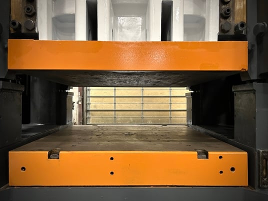 500 Ton, Minster #E2-500-48-48, 12" stroke, 28" Shut Height, 48" x 48" bed, 28 SPM,air clutch & brake, 1972 - Image 7