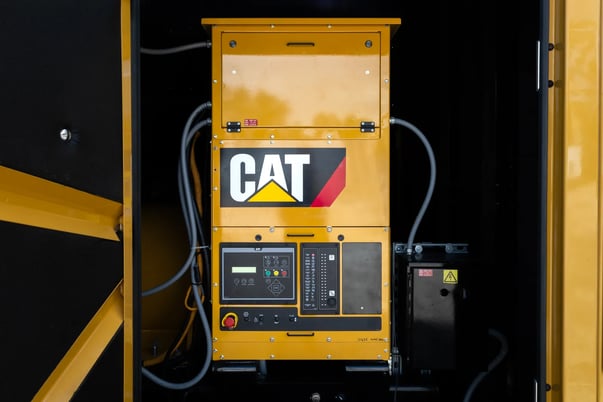 750 KW Caterpillar #C27, diesel generator, sound attenuated enclosure, 277/480 Volts, 2013 - Image 5