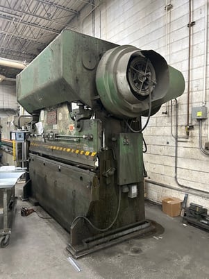 150 Ton, Dreis & Krump #810-R, mechanical press brake, 10' overall, 102" between housing, 3" stroke, CNC 9 X - Image 1