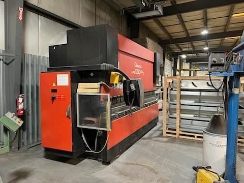 144 Ton, Amada #HFE-130-4S, Hydraulic Press Brake, 13' overall, 148" between housing, 16.48" throat, 2001 - Image 4