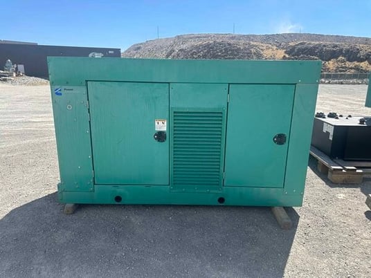 125 KW Cummins #GGLA-5710047, Natural gas generator set, 120/240 Volts, s/n #D050772240, 2005 - Image 1