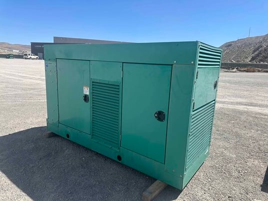 125 KW Cummins #GGLA-5710047, Natural gas generator set, 120/240 Volts, s/n #D050772240, 2005 - Image 3