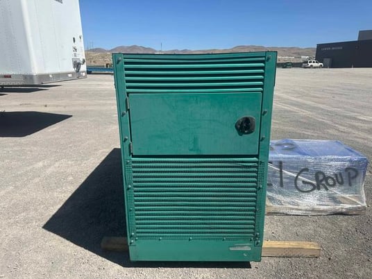 125 KW Cummins #GGLA-5710047, Natural gas generator set, 120/240 Volts, s/n #D050772240, 2005 - Image 5