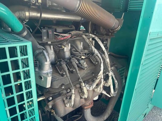 125 KW Cummins #GGLA-5710047, Natural gas generator set, 120/240 Volts, s/n #D050772240, 2005 - Image 6