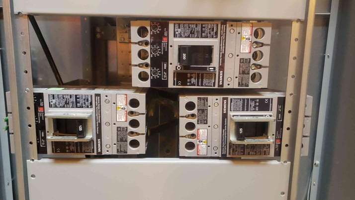 400 Amp. Square D, P4E75ML400FTS, (5) breakers, 4 Wire, 3 phase, 480Y/277 V, 2010 - Image 7