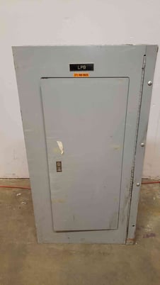 100 Amp. Square D, NC38SHR, NF Panelboard, (31) breakers, 4 Wire, 3 phase, 480Y/277 VAC - Image 2