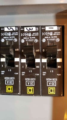 100 Amp. Square D, NC38SHR, NF Panelboard, (31) breakers, 4 Wire, 3 phase, 480Y/277 VAC - Image 4