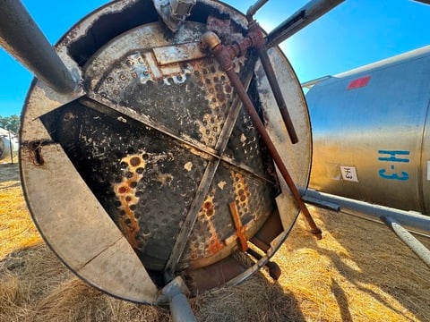 850 gallon Stainless Steel jacketed mix tank, 60" dia. x 60" deep, dish bottom, 2" center bottom outlet - Image 4